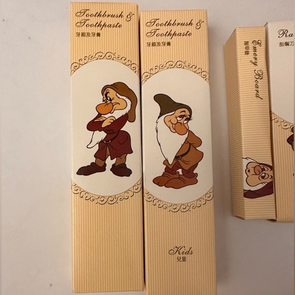 Hong Kong Disneyland Seven Dwarves Toiletries - Picture 2 of 4